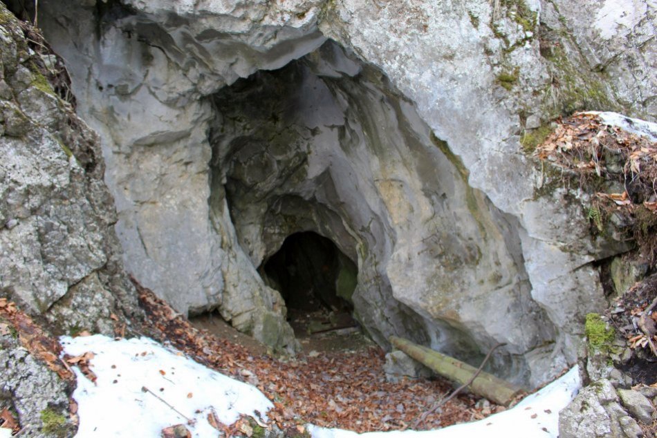 Ilustračný obrázok k článku Jaskyne, o ktorých netušia ani mnohí Bystričania: Počuli ste už o Dedkovských dierach? FOTO