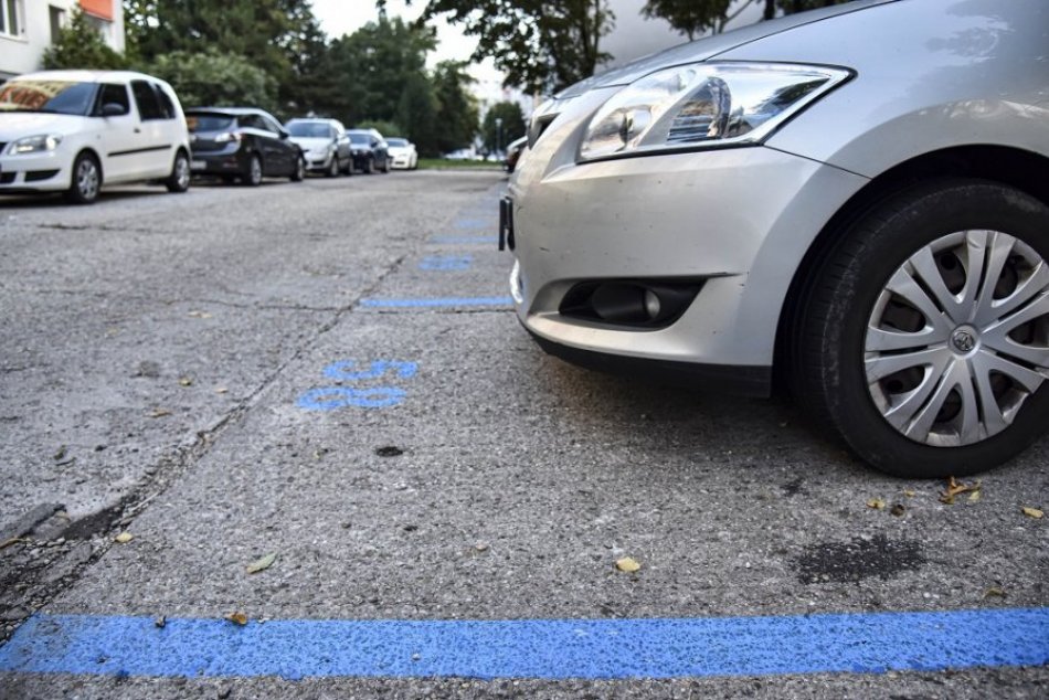 Ilustračný obrázok k článku Parkovacia politika by mala platiť už od októbra. Zatiaľ v TÝCHTO troch zónach