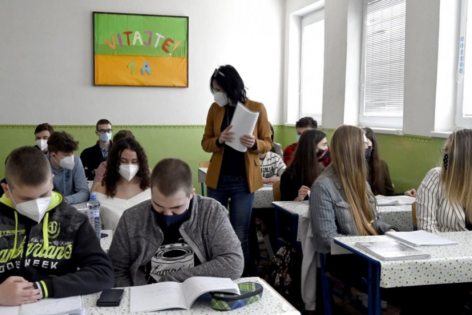 Ilustračný obrázok k článku Do lavíc zasadlo vyše 23-tisíc stredoškolákov. Župa otvorila všetky svoje školy