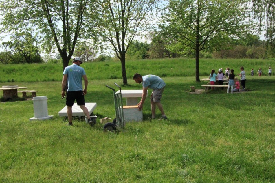 Ilustračný obrázok k článku Užite si relax v prírode: V novozámockých parkoch pribudla lákavá novinka, FOTO