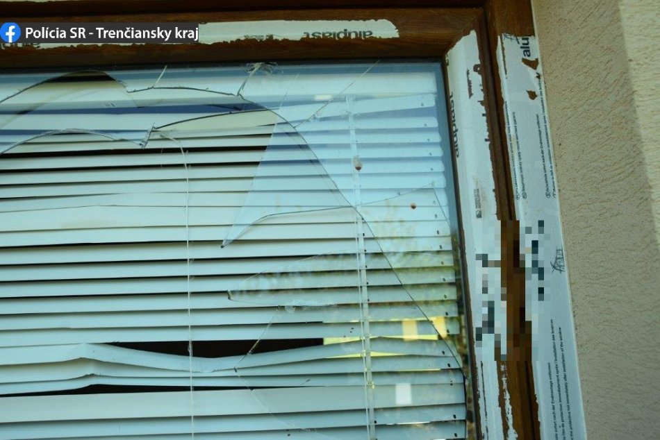 Ilustračný obrázok k článku Trilógia krádeží v Trenčíne: Najprv zmizol TV s anténou, potom ovládač a pivá