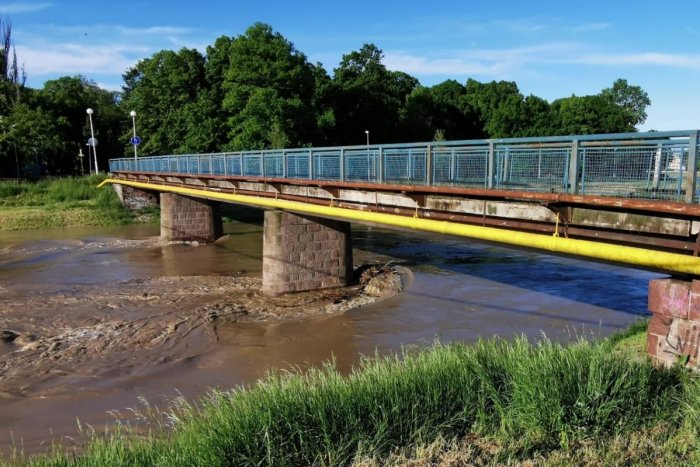 Ilustračný obrázok k článku Mesto reaguje na stúpajúcu hladinu rieky: Nitra uzatvorila podjazdy pod mostmi