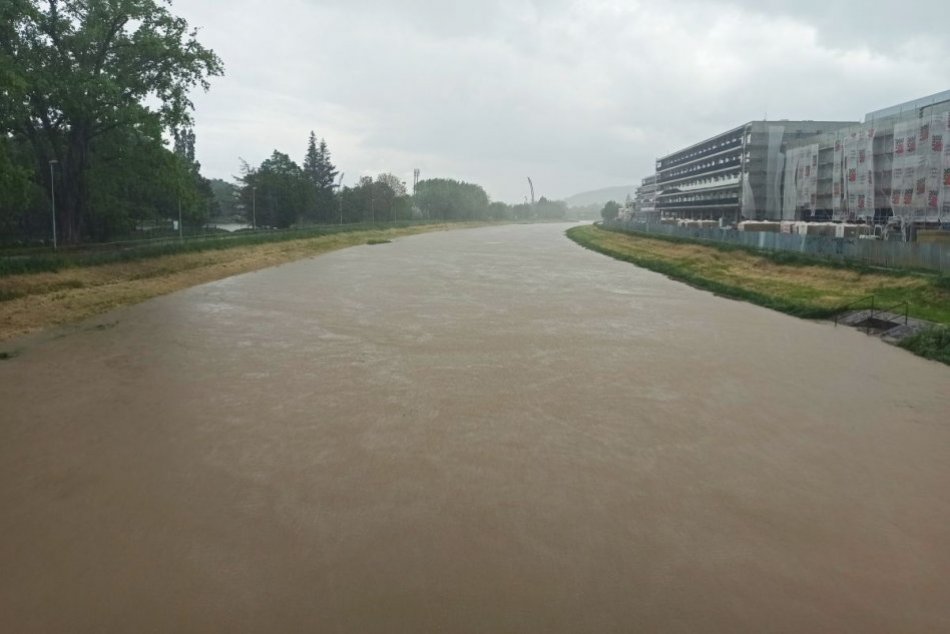 Ilustračný obrázok k článku Hladina rieky Nitra stúpa: V štyroch okresoch hrozí prívalová POVODEŇ