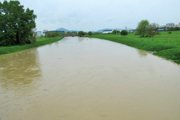 Ilustračný obrázok k článku Bilancia po utorkovom daždi: Na Vydumanci zaplavilo pozemky, na Palárikovej spadol strom