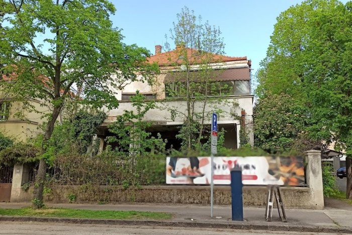 Ilustračný obrázok k článku Porušená statika si vyžiadala daň: V centre mesta sa zrútila časť historickej vily