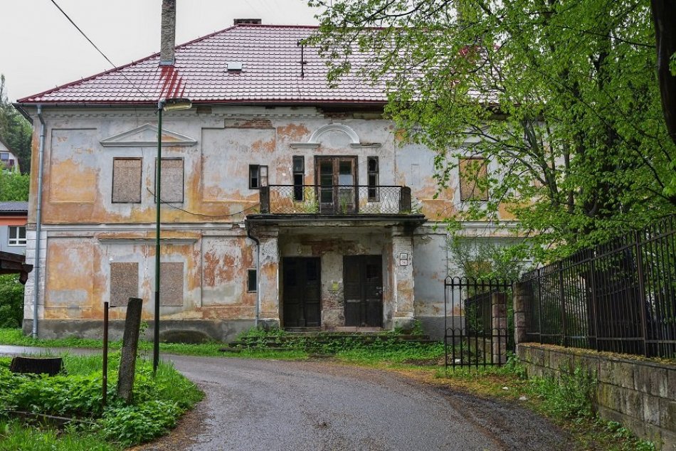 Ilustračný obrázok k článku Otázniky okolo Zechenterovho domu: V Kremnici sa bude diskutovať, čo s ním