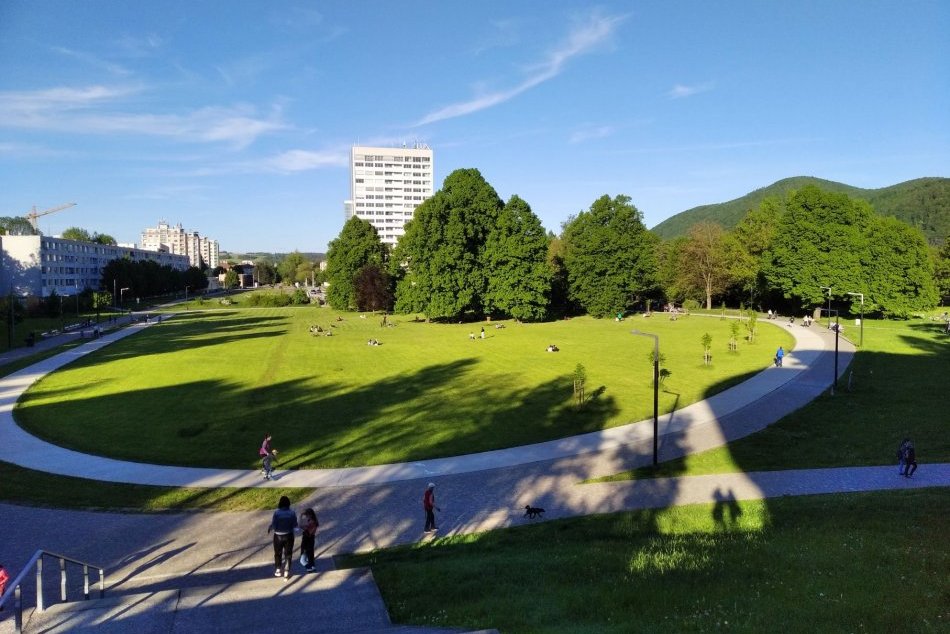 Ilustračný obrázok k článku Bystrica chce v parku vytvoriť slovenský REKORD: Ak sa zúčastníte, neminie vás odmena