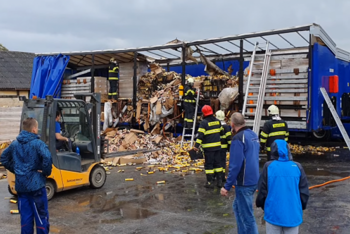 Ilustračný obrázok k článku Do kamióna v Rimavskej Sobote udrel BLESK! Pozrite sa, aké škody narobil, VIDEO