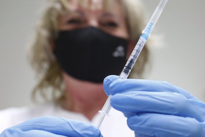 Ilustračný obrázok k článku V Zámkoch začína očkovať mobilná jednotka: Počas prvého kola navštívi 25 ľudí