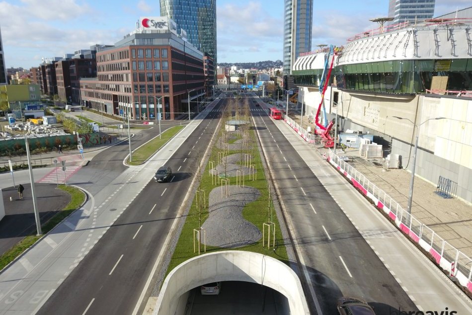 Ilustračný obrázok k článku Autobusovú Stanicu Nivy onedlho dokončia: Ponúkne nákupné centrum, tržnicu aj ihriská + FOTO