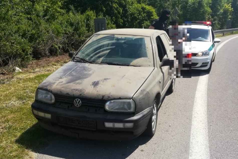 Ilustračný obrázok k článku Vodič šiel zdrogovaný na rachotine bez EVČ: Policajti mu narátali toho viac, FOTO