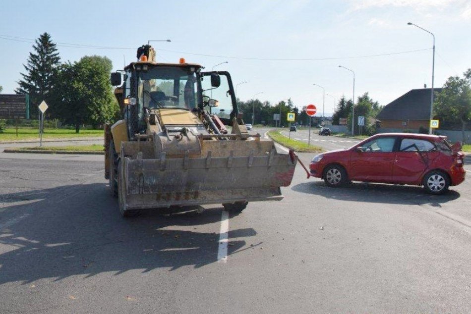 Ilustračný obrázok k článku Žena za volantom narazila na križovatke do stroja a potom poriadne nafúkala! FOTO