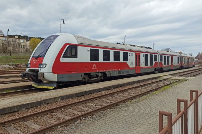 Ilustračný obrázok k článku Rýchlejšie z Nitry do Bratislavy? Ministerstvo novú trať cez Trnovec neodporúča