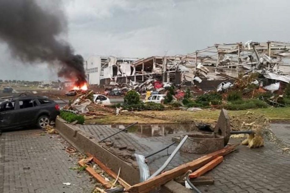 Ilustračný obrázok k článku ROK od skazy v Česku: Tornado na Morave bolo úplné sci-fi, spomínajú miestni