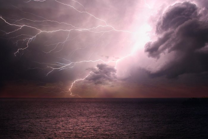 Ilustračný obrázok k článku Búrky a pekelné teplo: Meteorológovia nás varujú výstrahami!