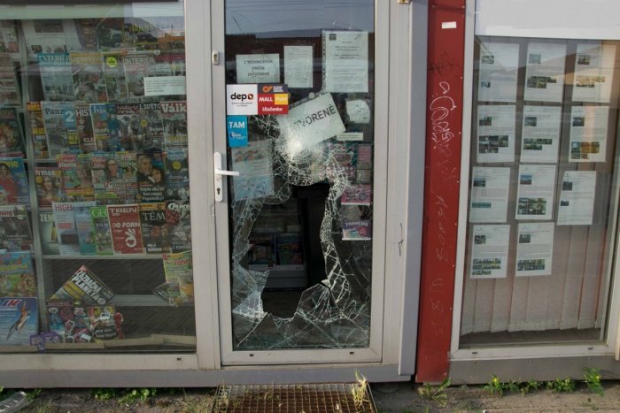 Ilustračný obrázok k článku Krádež na Levočskej v Prešove: Ktosi zatúžil po tabaku, neváhal rozbiť vitrínu