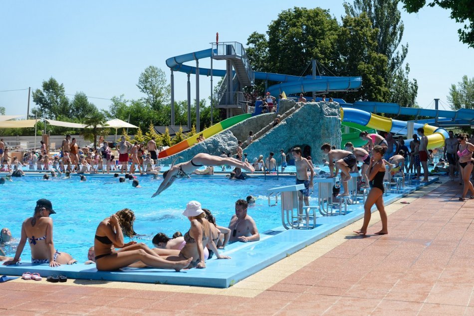 Ilustračný obrázok k článku Letný PREHĽAD s CENAMI: Ktoré kúpaliská v okolí Bystrice a Zvolena sú NAJLACNEJŠIE?
