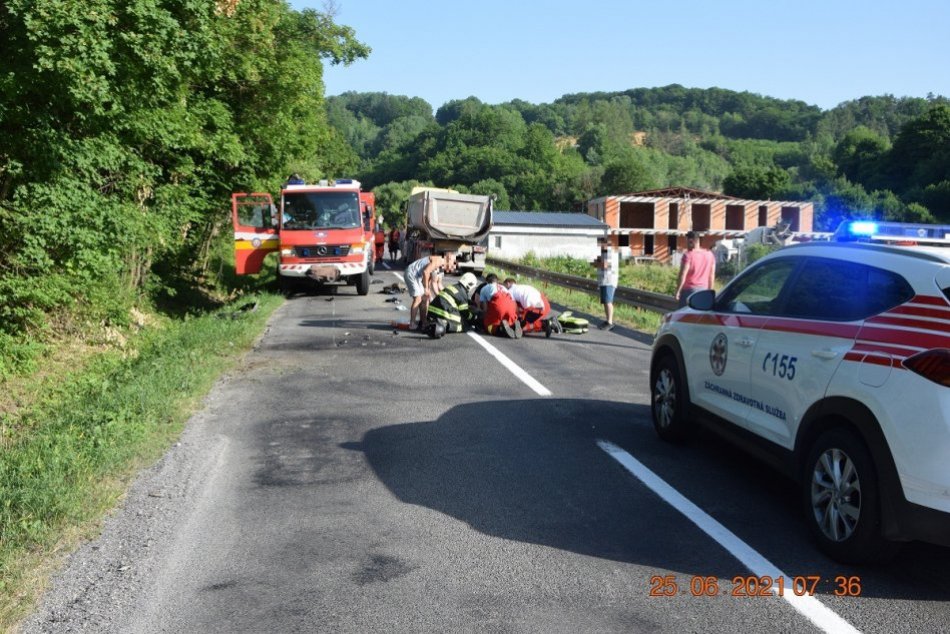 Ilustračný obrázok k článku Čo sa udialo na ceste pri Bystrici? Polícia prehovorila o vážnej nehode motorky s autom, FOTO