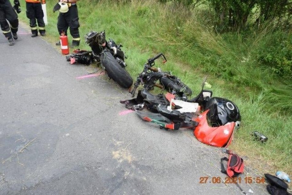 Ilustračný obrázok k článku Vážna nehoda motorkára s autom: Pri kolízii utrpel ťažké zranenia, FOTO