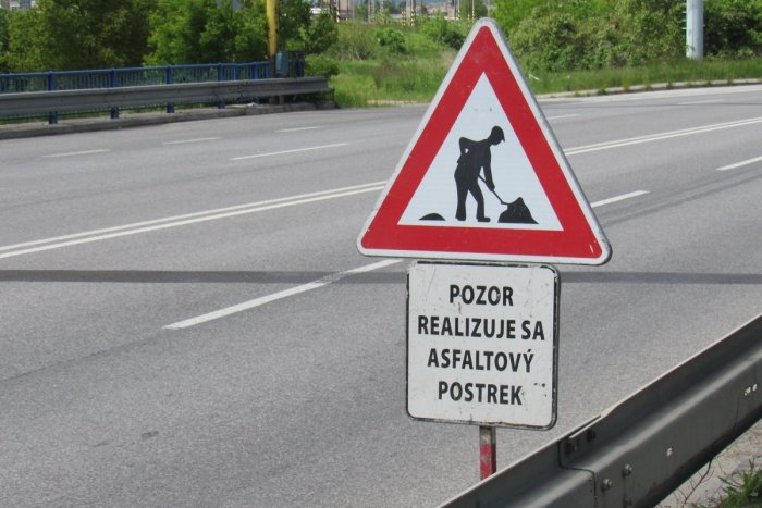 Ilustračný obrázok k článku Na danom mieste opatrne: Kde musia vodiči v Prešove počítať s uzávierkou ulice?