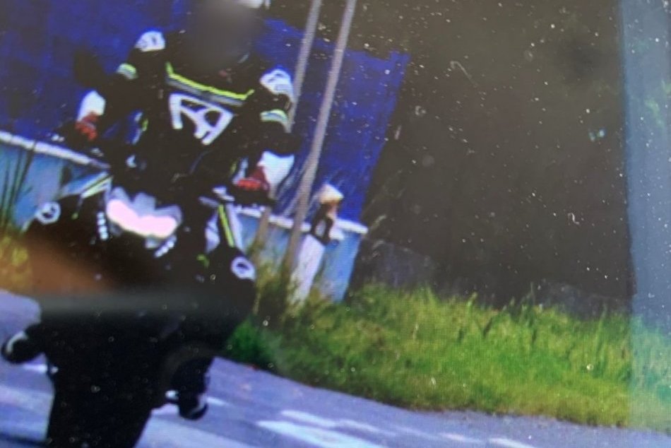 Ilustračný obrázok k článku Zvolenskí policajti zamerali motorkára: Sila, akou rýchlosťou sa hnal mestom, FOTO