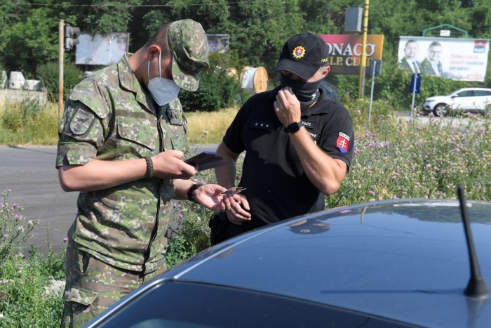 Ilustračný obrázok k článku ZAJTRA sa otvoria všetky hraničné priechody: V akcii však bude polícia s armádou!