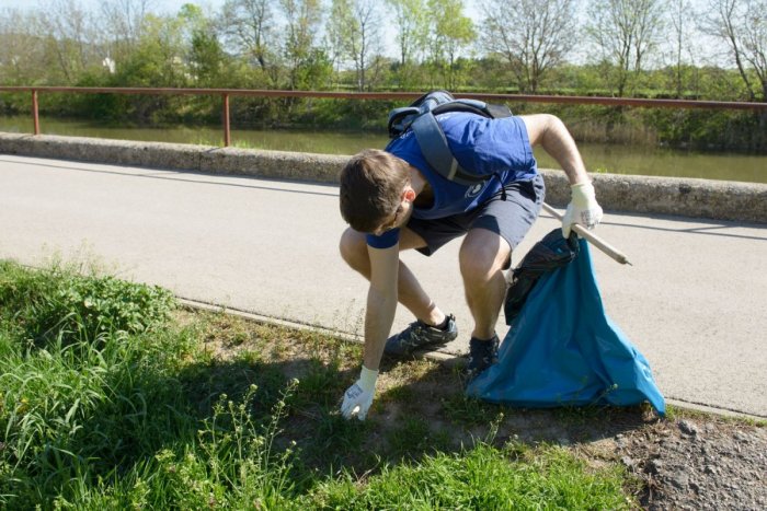 Ilustračný obrázok k článku Ukrajinci sa chcú odvďačiť za pomoc: Zapoja sa do čistenia Nitry