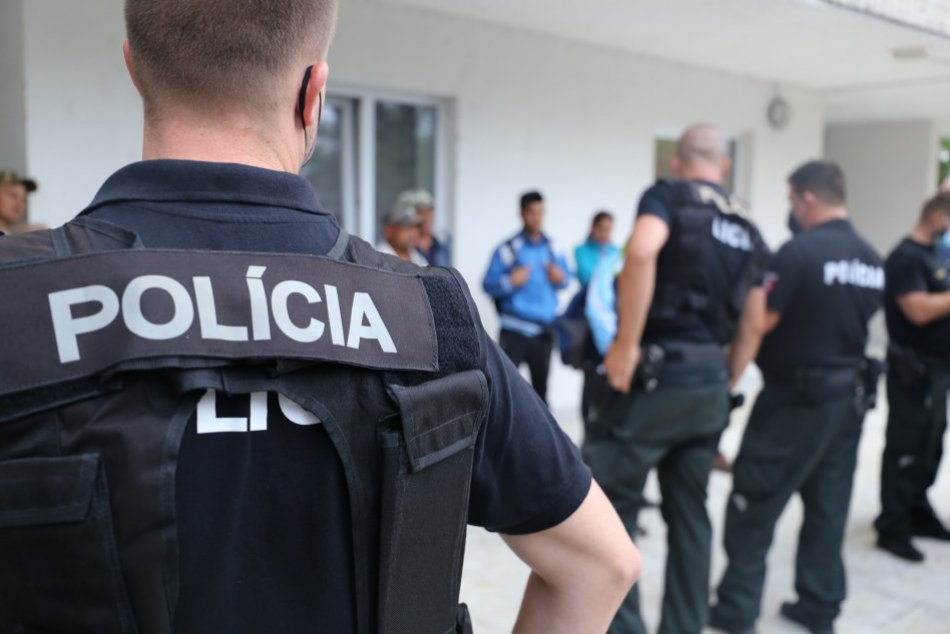 Ilustračný obrázok k článku Veľká razia v Piešťanoch a okolí: Na nohách sú desiatky policajtov, FOTO