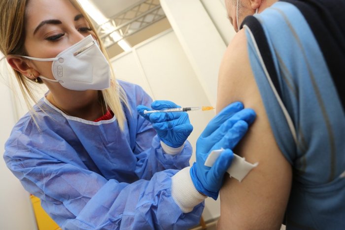 Ilustračný obrázok k článku Očkovanie prvou dávkou: V Nitrianskom kraji ju dostalo 45 percent obyvateľov
