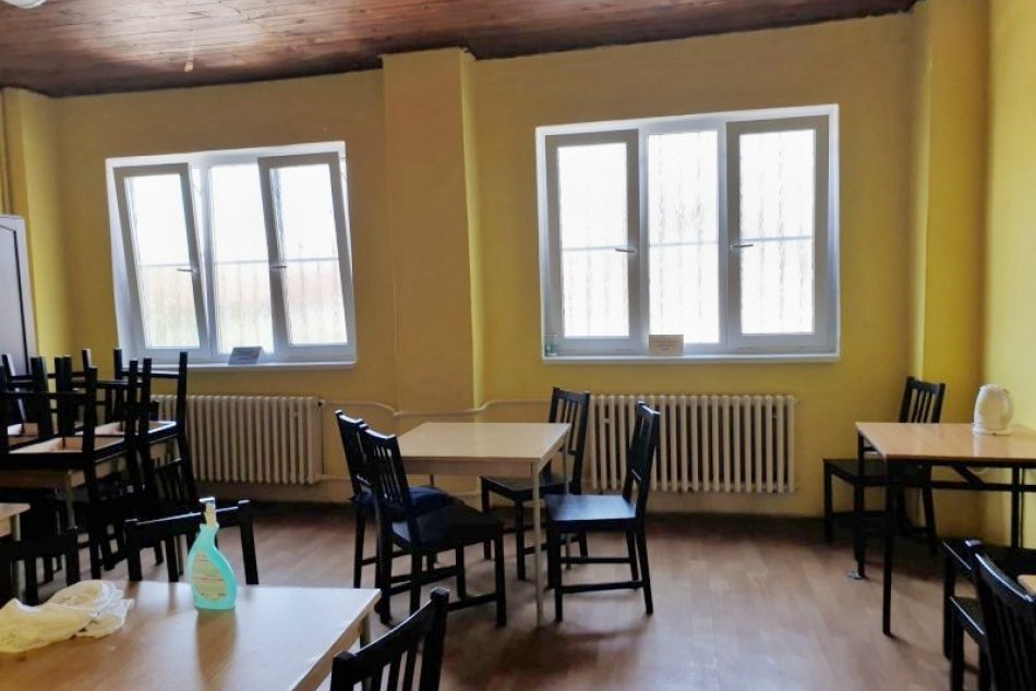 Ilustračný obrázok k článku Nové okná a dvere: Krízové centrum prešlo prvou etapou rekonštrukcie, FOTO