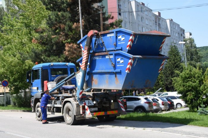 Ilustračný obrázok k článku Jarné upratovanie v Trenčíne začína: Prvé kontajnery budú na sídlisku Juh