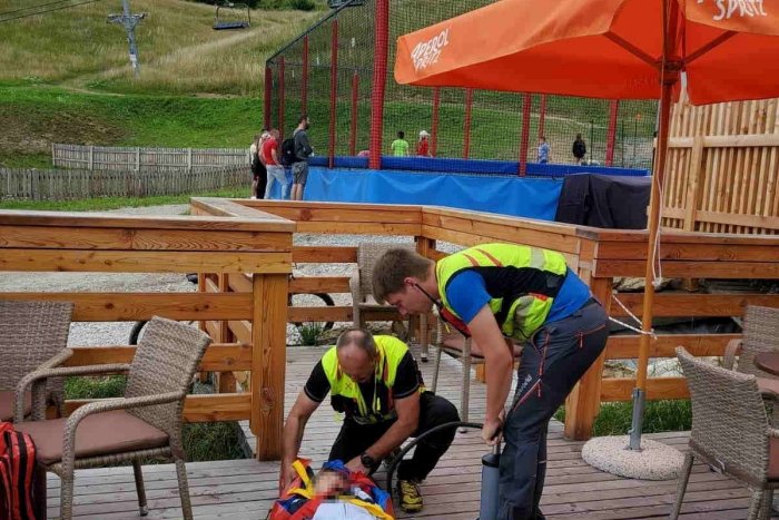 Ilustračný obrázok k článku Víkend plný úrazov: Nočná záchrana muža v Tatrách, chlapec spadol z trampolíny