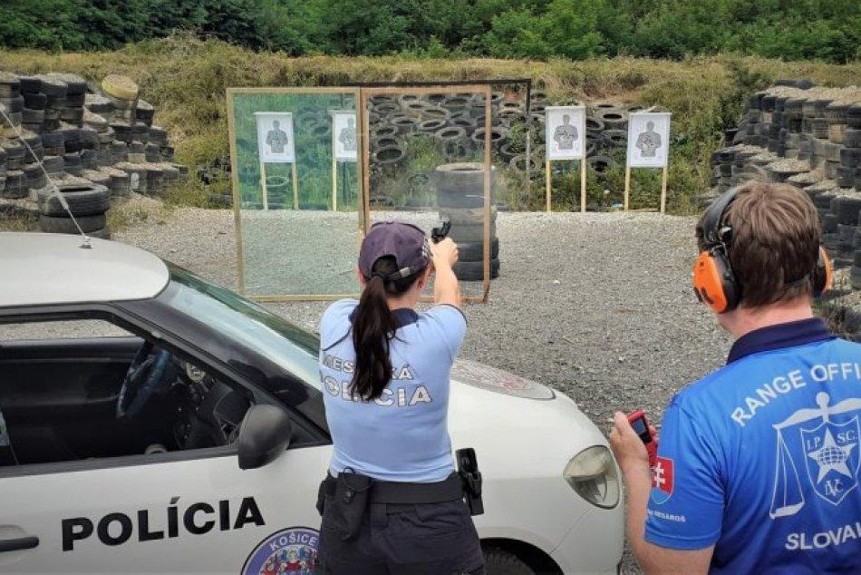 Ilustračný obrázok k článku Mestskí policajti z Bystrice predviedli svoje kvality: Ukázali sa ako ostrostelci, FOTO