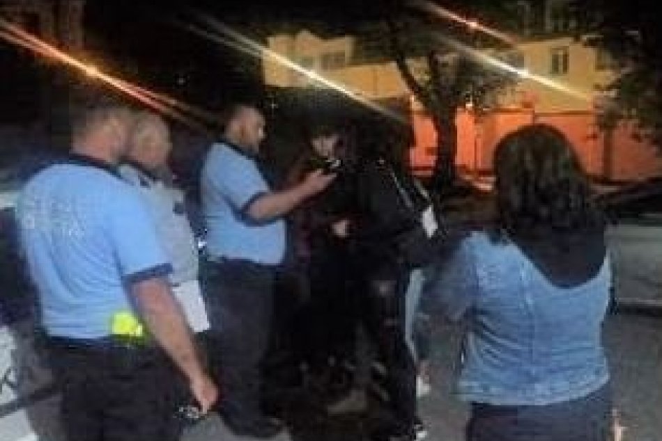 Ilustračný obrázok k článku Mestskí policajti si v Bystrici posvietili na opité deti: Koľko prípadov odhalili? FOTO