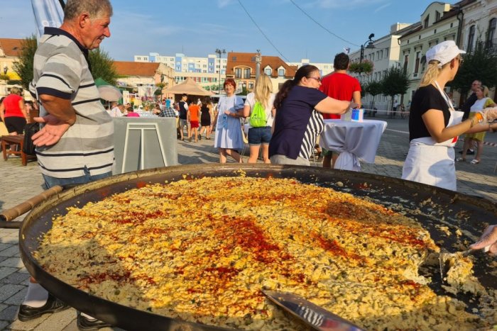 Ilustračný obrázok k článku Topoľčany majú slovenský REKORD: Pripravili omeletu z viac ako TISÍC vajec!