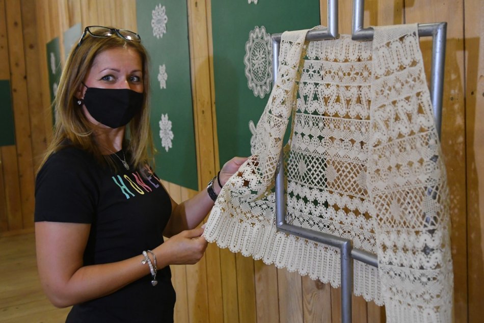 Ilustračný obrázok k článku Umenie, ktoré sa oplatí obdivovať: Solivar opäť hostil festival paličkovanej čipky, FOTO