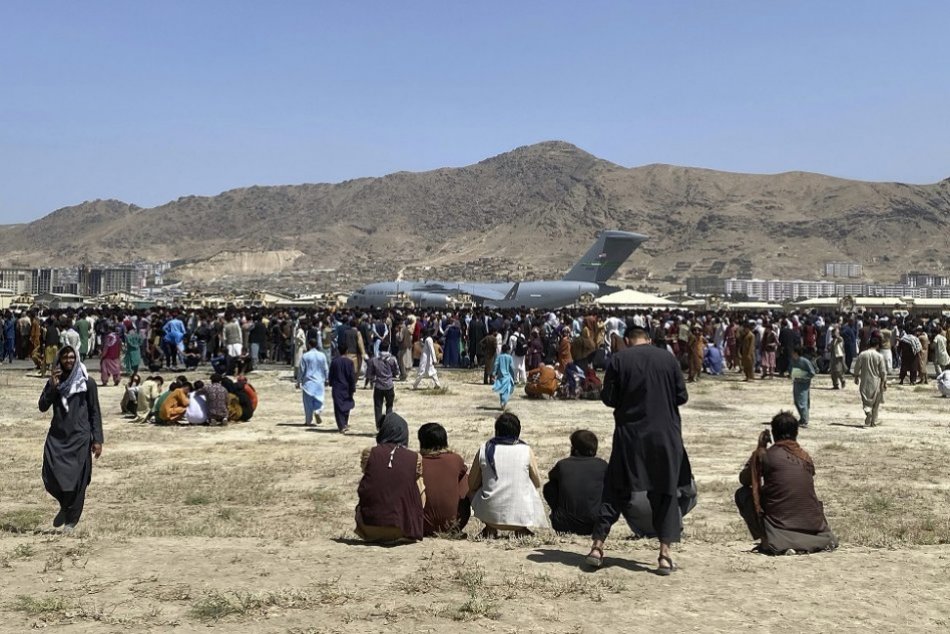 Ilustračný obrázok k článku Problémy na letisku v Kábule pokračujú: Blokovaných je 500 ton humanitárnej pomoci