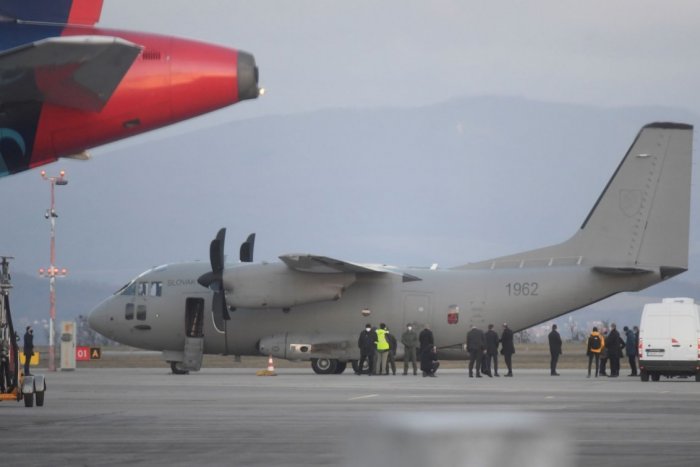 Ilustračný obrázok k článku Slovenský špeciál STÁLE čaká na povolenie: Česi už majú v Kábule druhé lietadlo!