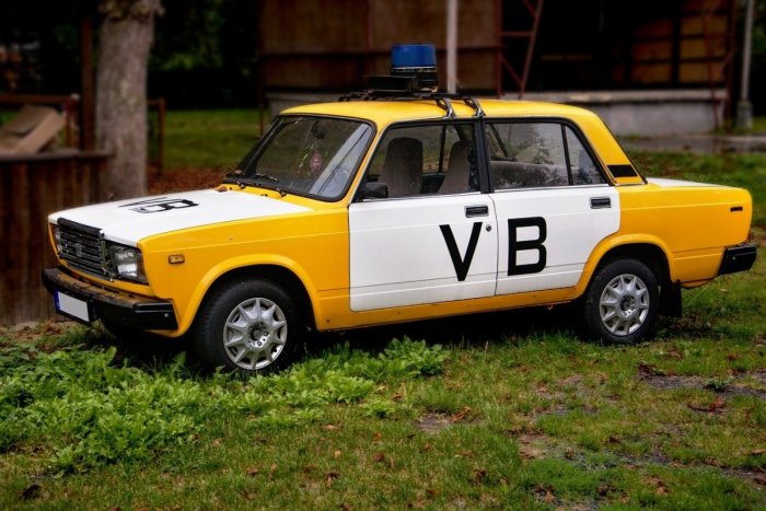 Ilustračný obrázok k článku Retro zraz pri Nitre: V Alekšinciach sa stretnú žlto-biele autá VB