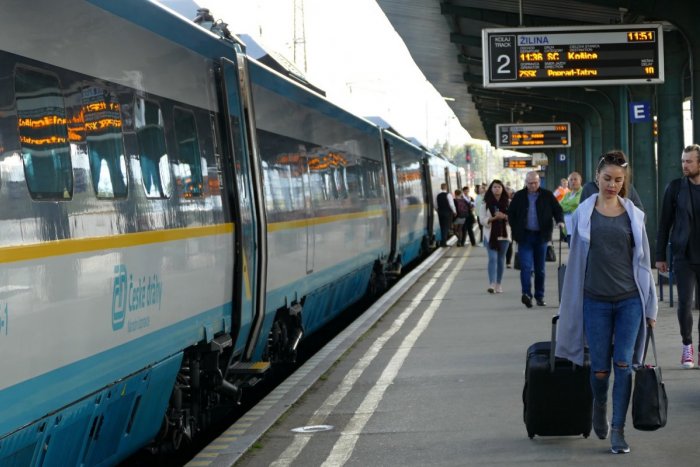 Ilustračný obrázok k článku Slovensko zažilo VEĽKÉ meškanie vlakov: Bomba v tuneli neďaleko Košíc bola FALOŠNÝM poplachom!