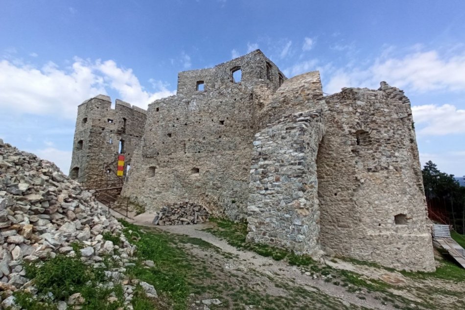 Ilustračný obrázok k článku TIP na výlet: Nenechajte si ujsť komentovanú prehliadku hradu HRUŠOV