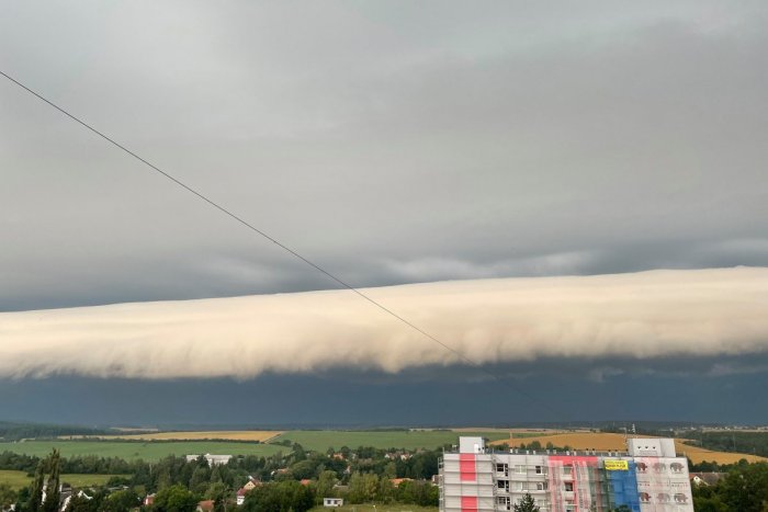 Ilustračný obrázok k článku Pútal veľkú pozornosť: Nad Českom sa vznášal hrozivo vyzerajúci oblak, FOTO