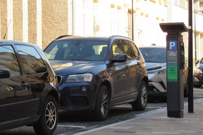 Ilustračný obrázok k článku Pozdĺžne parkovanie nemusí byť problém: Ktoré je NAJLEPŠIE a NAJHORŠIE miesto?