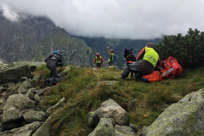 Ilustračný obrázok k článku V Tatrách spadol turista, zranil sa pri páde z vrchu