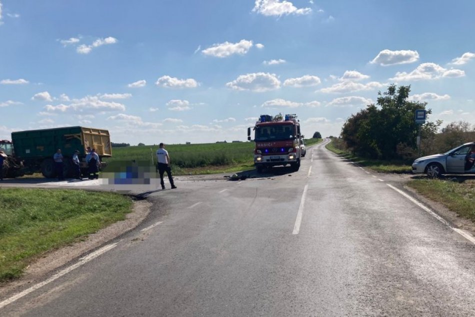 Ilustračný obrázok k článku Neďaleko Hlohovca došlo k tragédii: Motocyklista neprežil zrážku s traktorom, FOTO