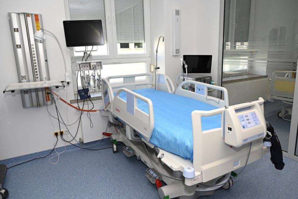Ilustračný obrázok k článku Nie všetky nemocnice sa len plnia: V jednom OKRESE majú menej COVID pacientov
