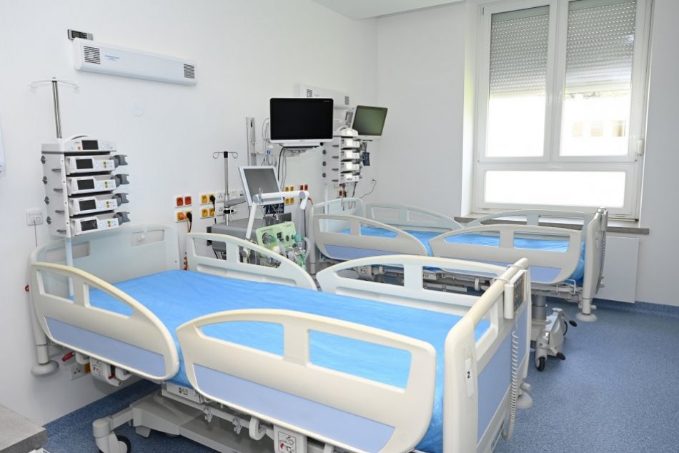 Ilustračný obrázok k článku Situácia sa zhoršuje: Nemocnica v Liptovskom Mikuláši obmedzila operácie
