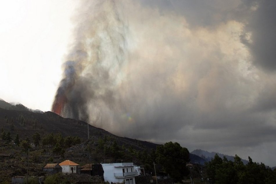 Ilustračný obrázok k článku Oxid siričitý z erupcie sopky v Španielsku môže byť aj nad NAMI: Hrozí nám niečo?