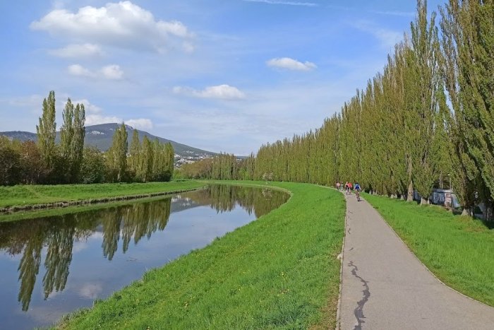 Ilustračný obrázok k článku Nitra plánuje nový úsek cyklotrasy: Povedie popri rieke