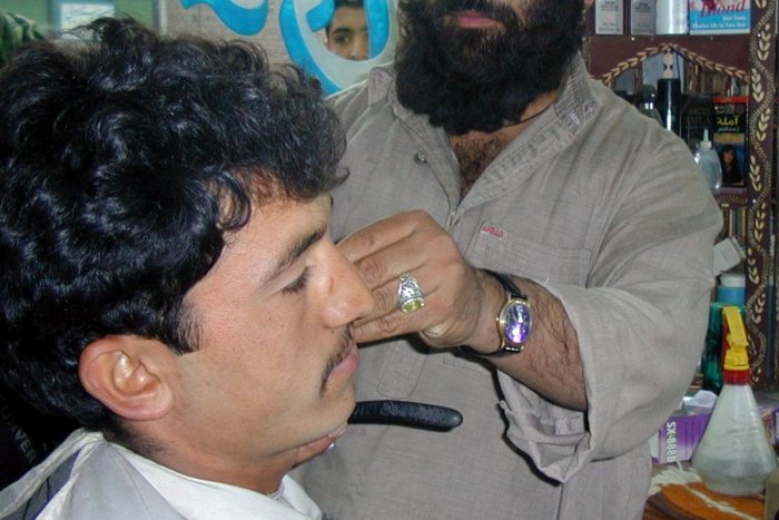 Ilustračný obrázok k článku Taliban PRITVRDZUJE: Kaderníctva aj holiči sa stávajú zakázanou brandžou